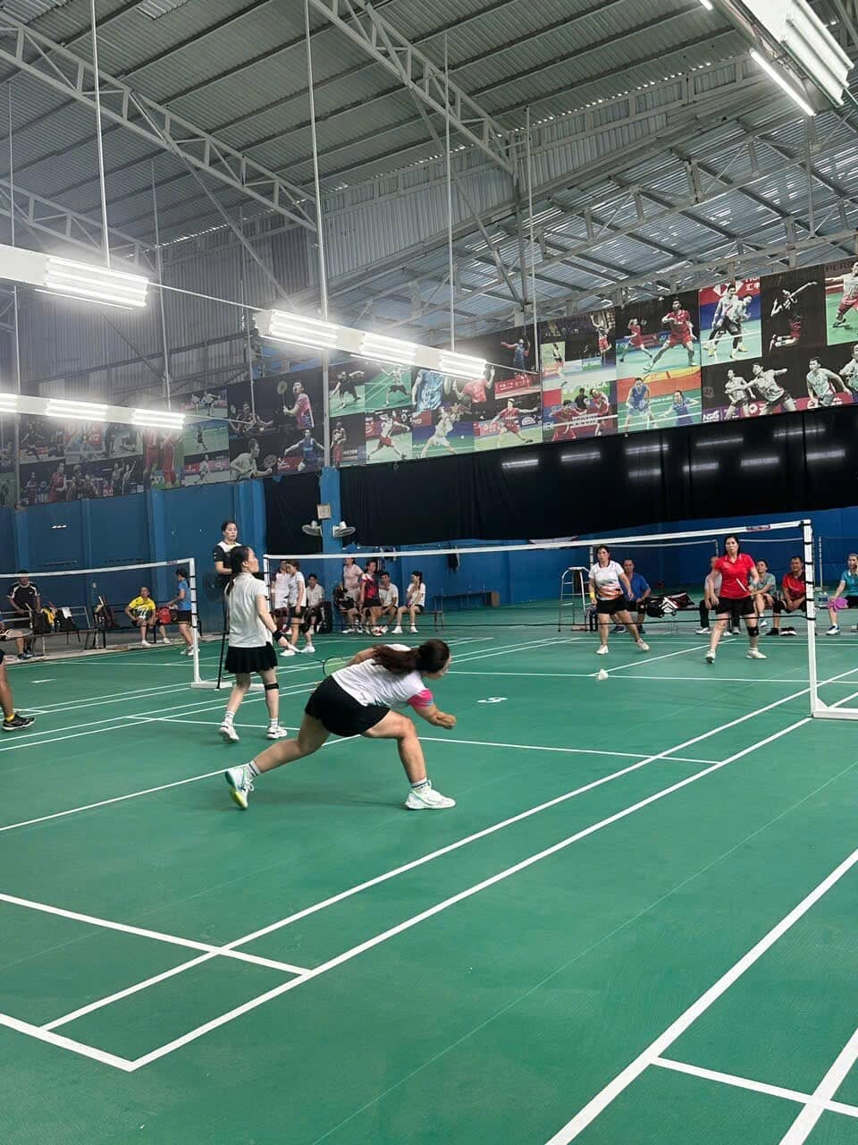 Sân Cầu Lông Trường Việt