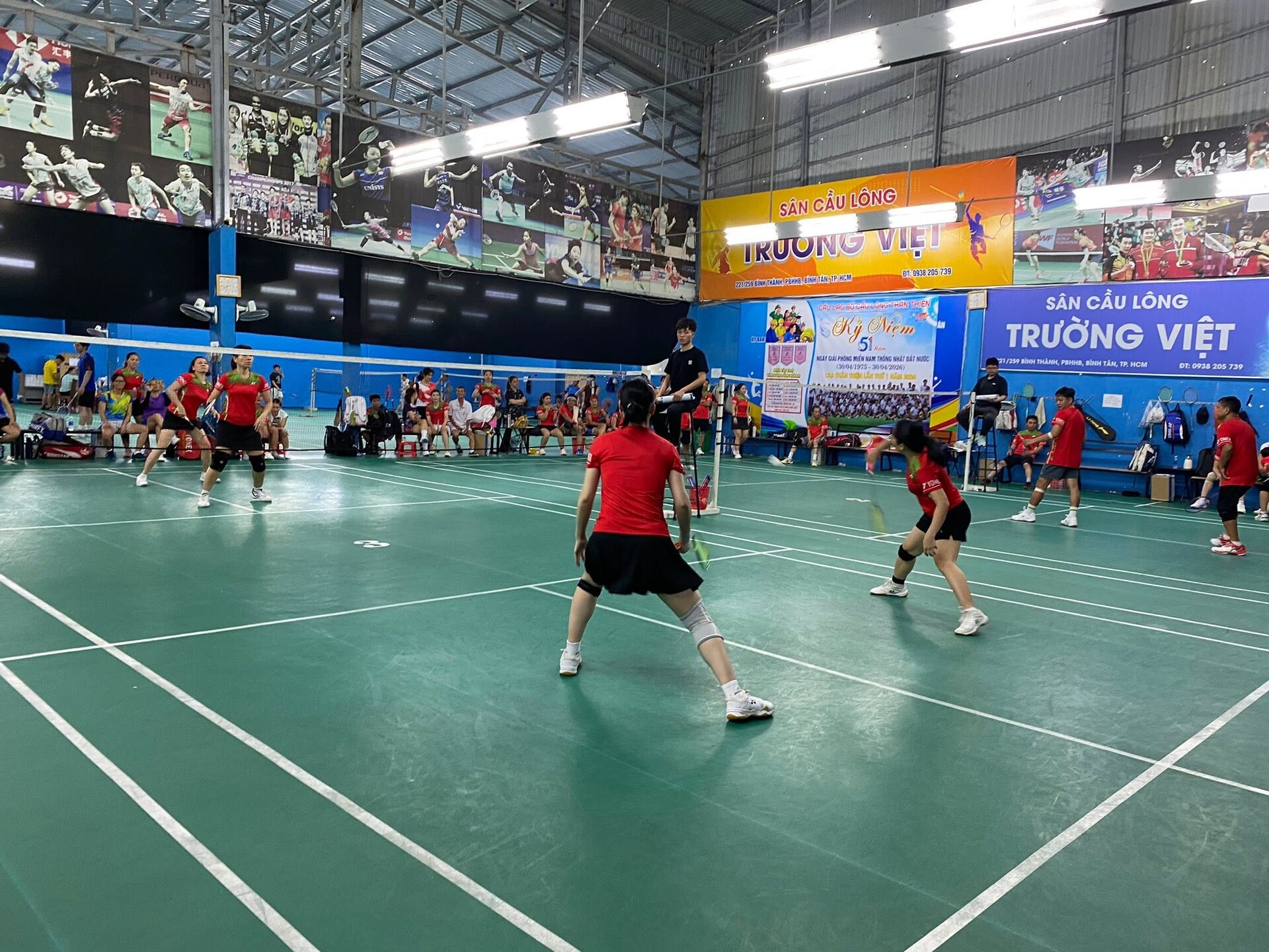Sân Cầu Lông Trường Việt